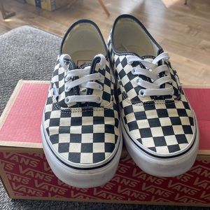 Vans (black white checker)